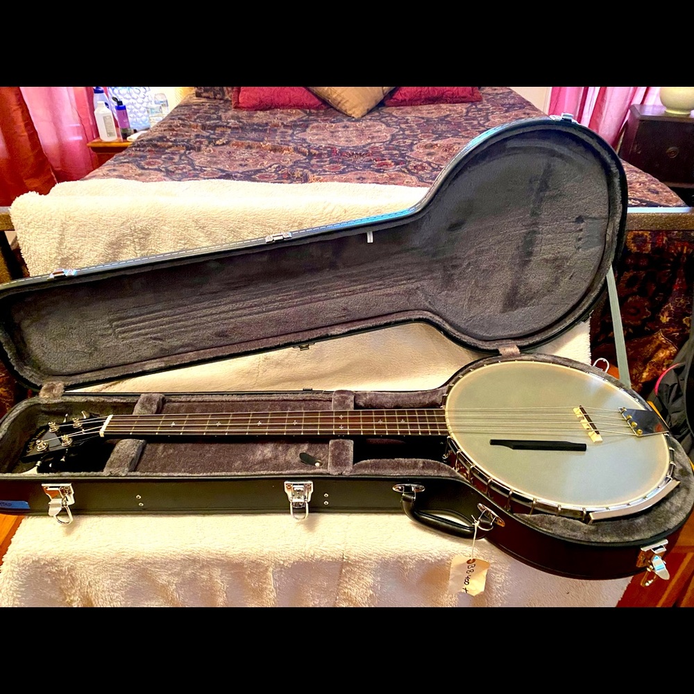 BASS- Unique Bass banjo.  BB-400.  NWT